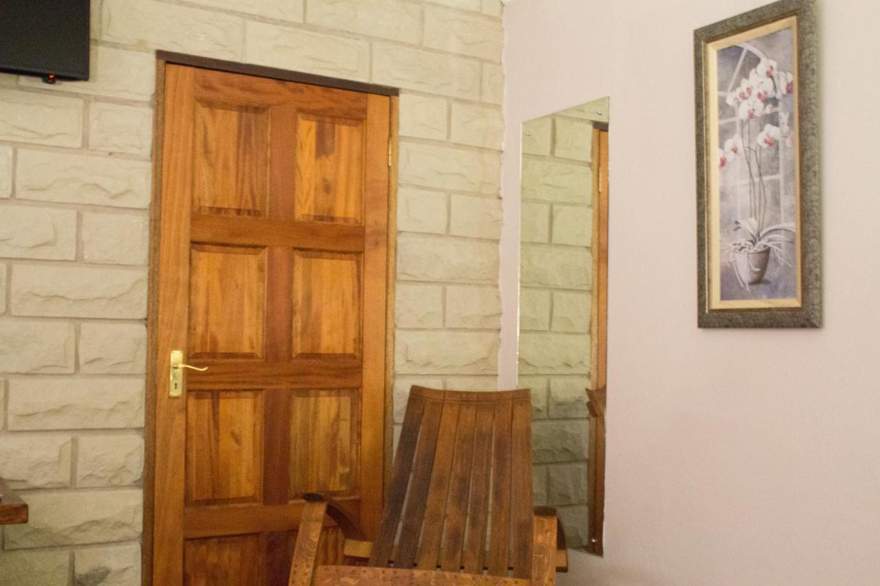 Imperani Guesthouse Фиксбург Экстерьер фото